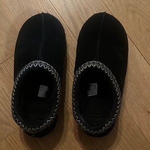 UGG BLACK SLIPPERS
